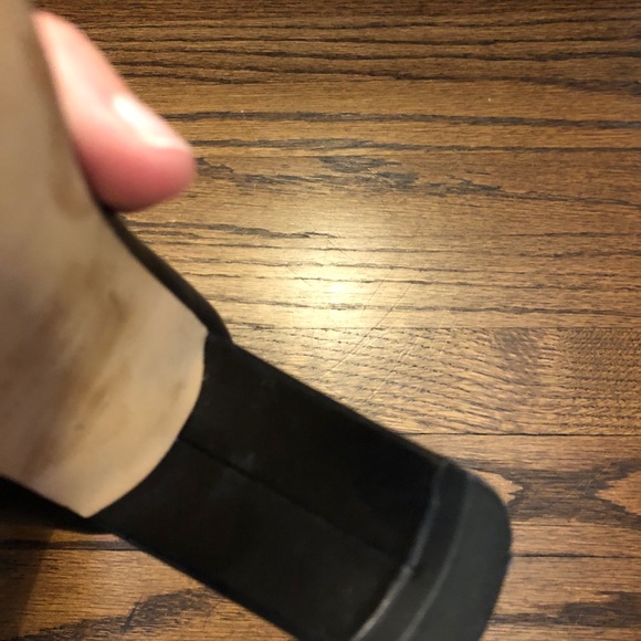 SALE!! EUC Ann Taylor leather heels - Picture 8 of 10